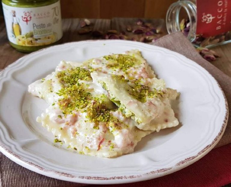 ravioli ripieni di ricotta e pistacchio