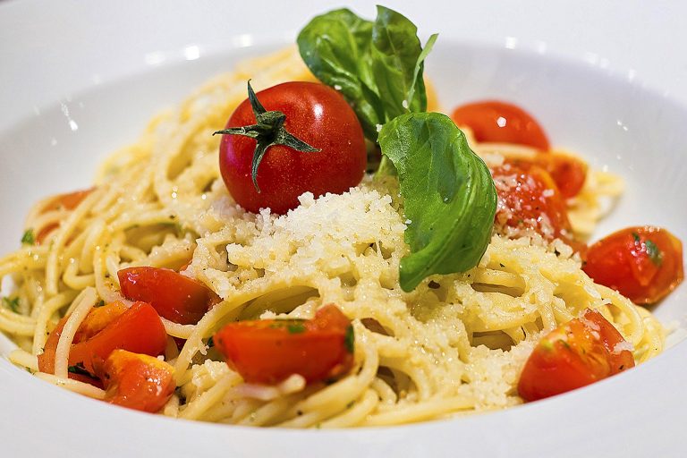 Ricetta spaghetti alla caprese con tonno