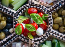 Spiedini di frittata olive e pomodorini