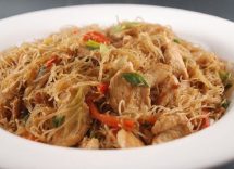 vermicelli di riso con verdure e pollo