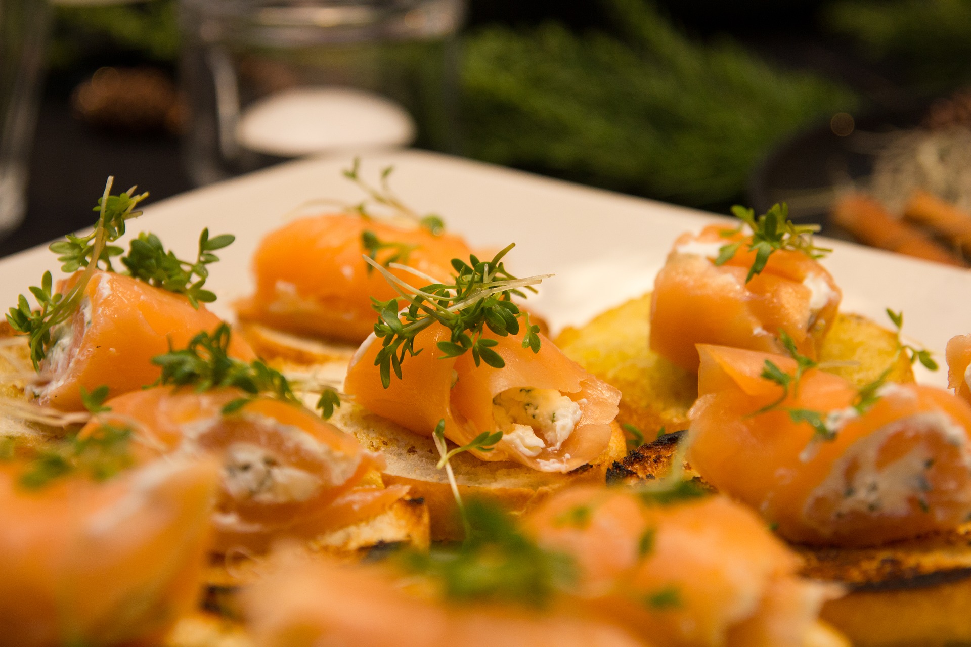 Involtini di carpaccio di pesce spada affumicato