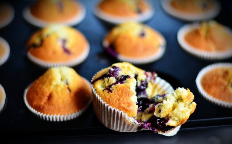 muffin con farina integrale e frutti di bosco