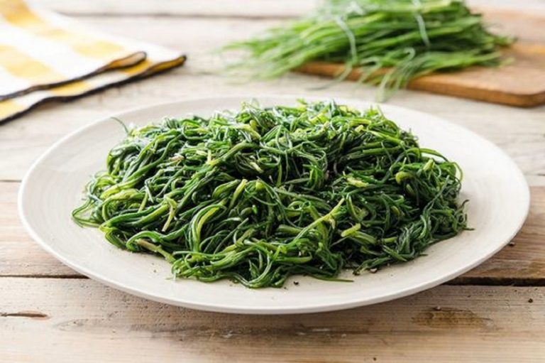 pasta con barba di frate e gamberetti