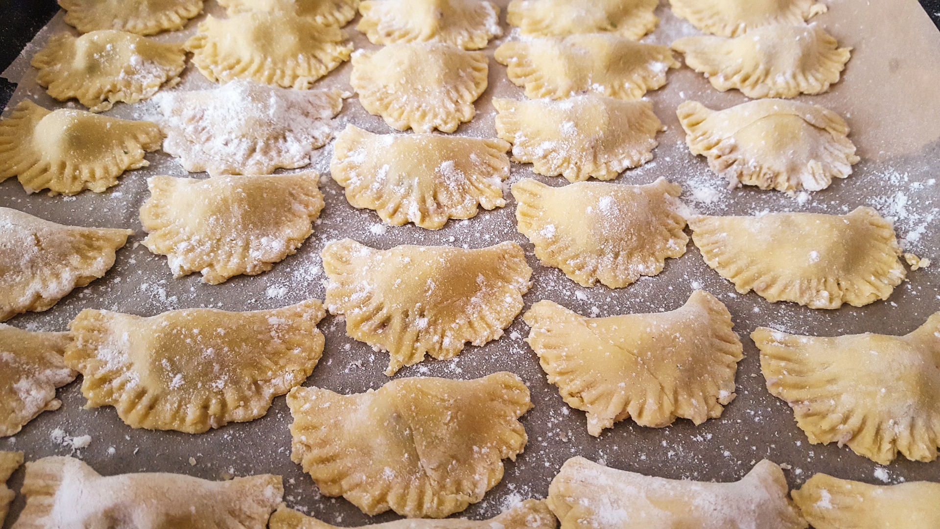 Ravioli ripieni di ceci e cioccolato