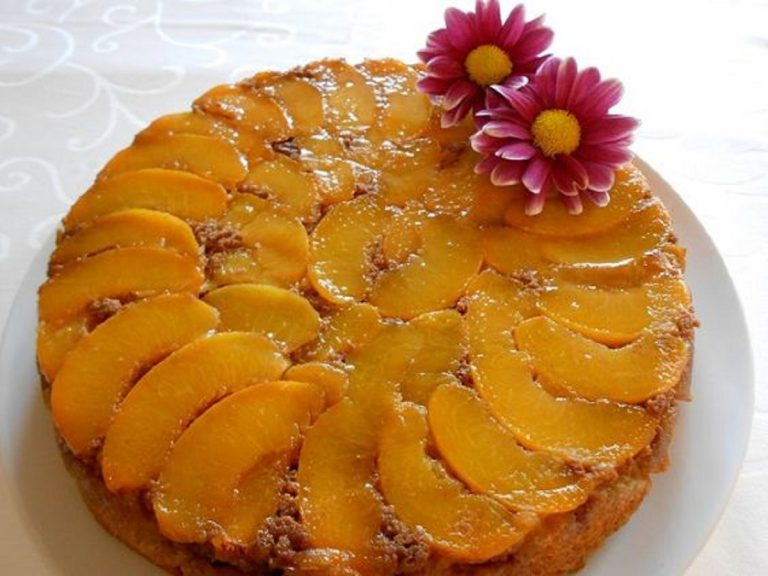 ricetta torta di pesche sciroppate rovesciata