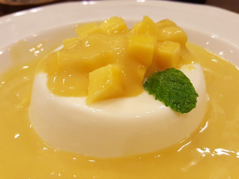 semifreddo al cioccolato bianco e mango