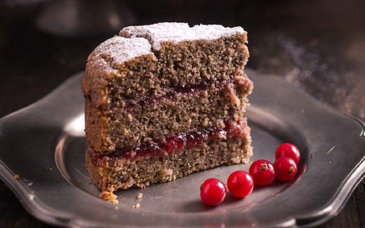 torta di grano saraceno e marmellata di mirtilli rossi