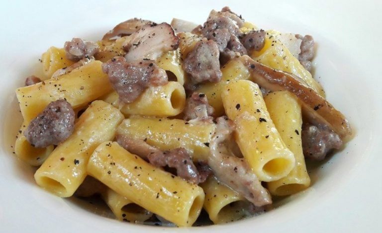 cavatelli con salsiccia e funghi