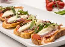 crostini con lardo e pecorino