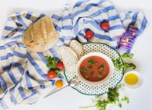 Gazpacho di anguria, pomodori e mandorle