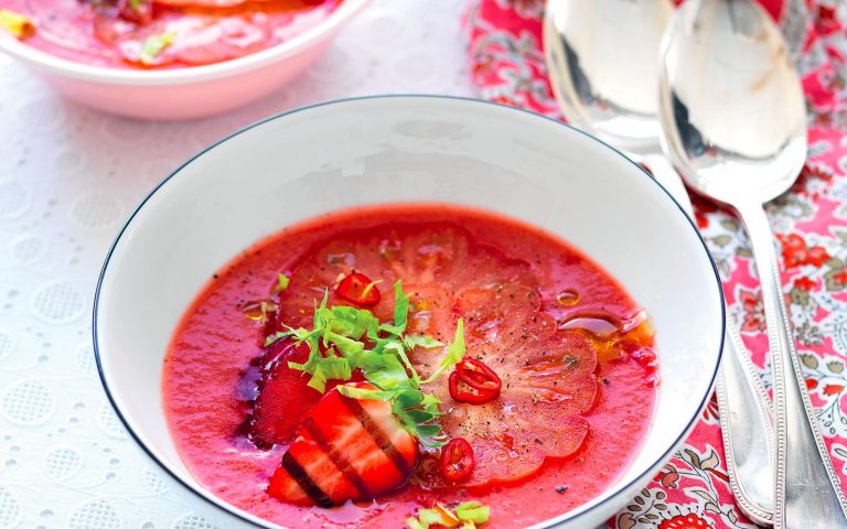 gazpacho di fragole e pomodori