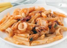 Penne con cozze e calamari