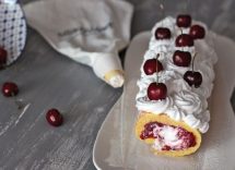 rotolo con marmellata e panna