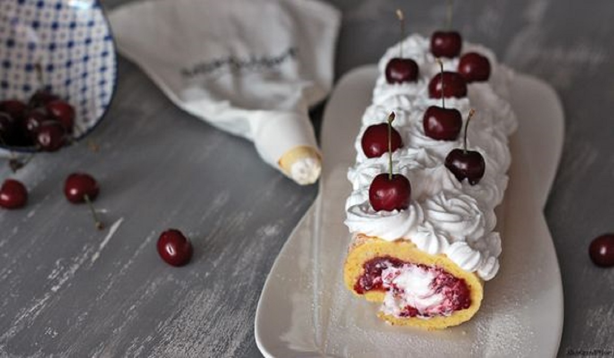 rotolo con marmellata e panna