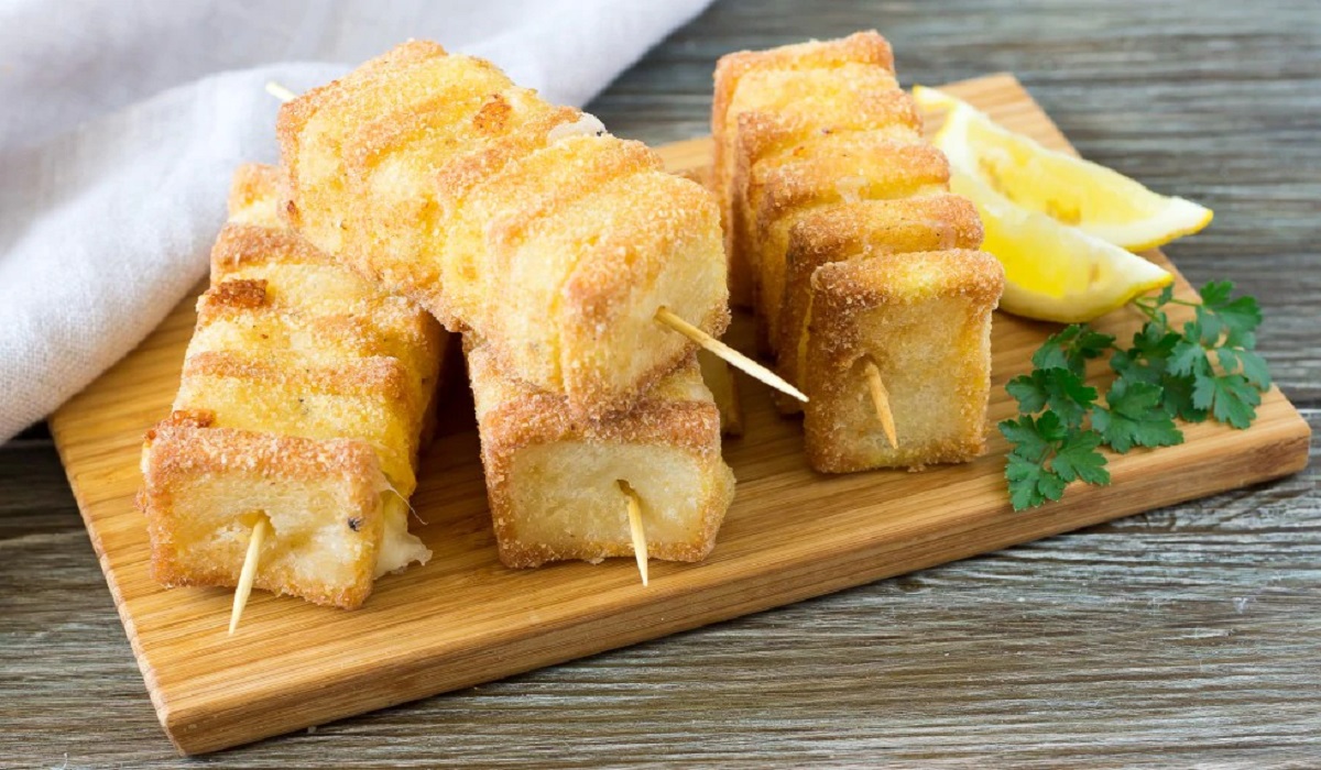 Spiedini di mozzarella in carrozza e acciughe