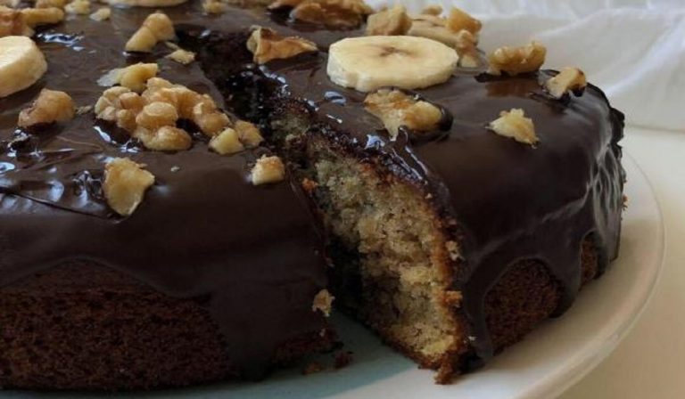 torta rovesciata alle banane e cioccolato.