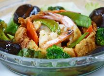 wok di verdure e gamberi