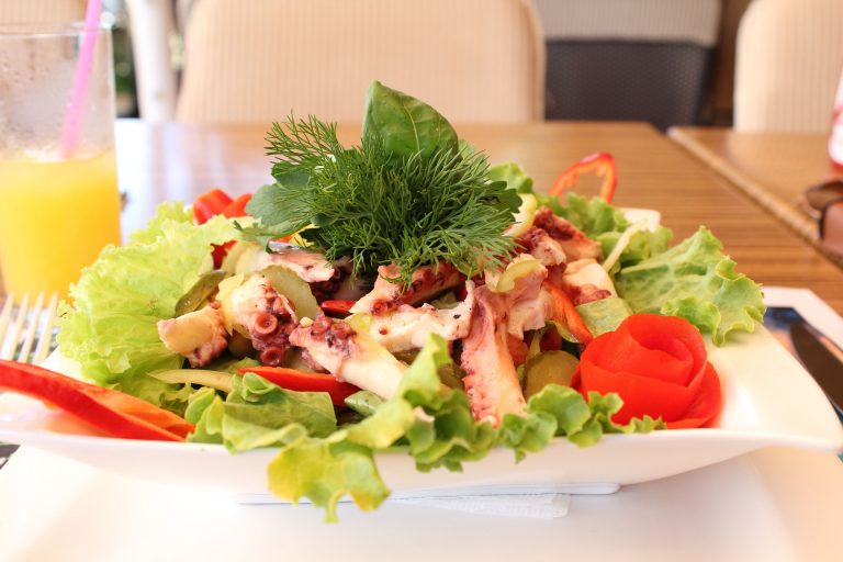 insalata di polpo con patate e cipolla rossa