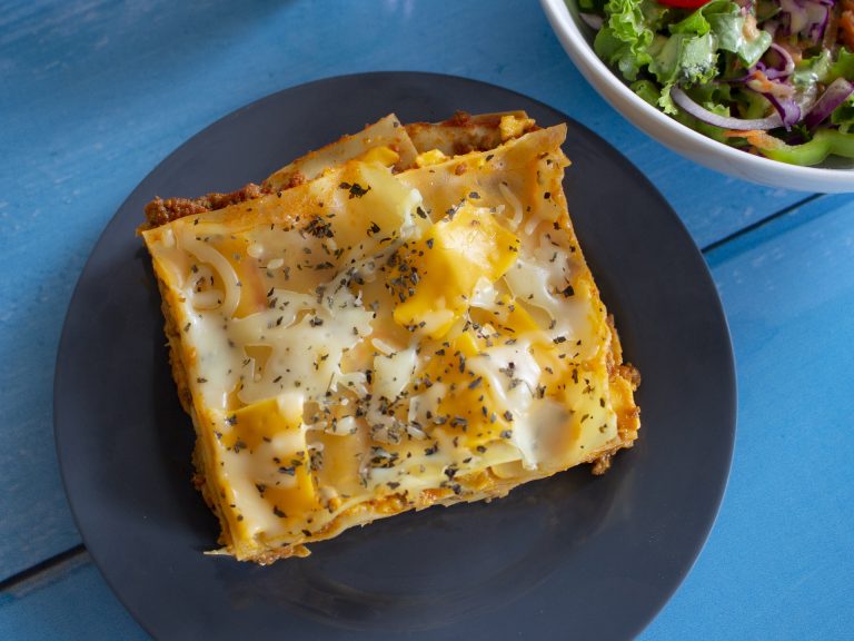 lasagna bianca funghi porcini e salsiccia