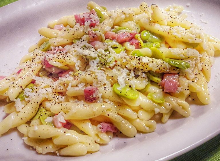 pasta con castelmagno e salsiccia