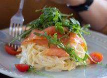 pasta con porri e salmone affumicato