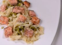 Pasta con salmone gorgonzola pistacchi