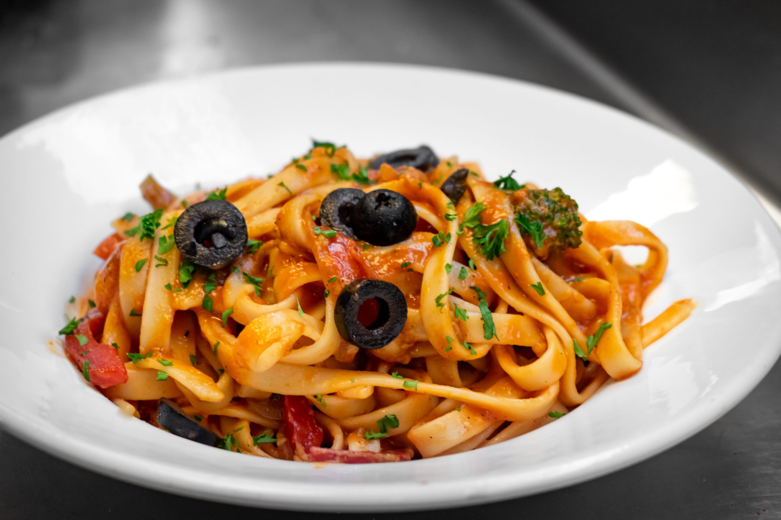 Spaghetti alla puttanesca ricetta