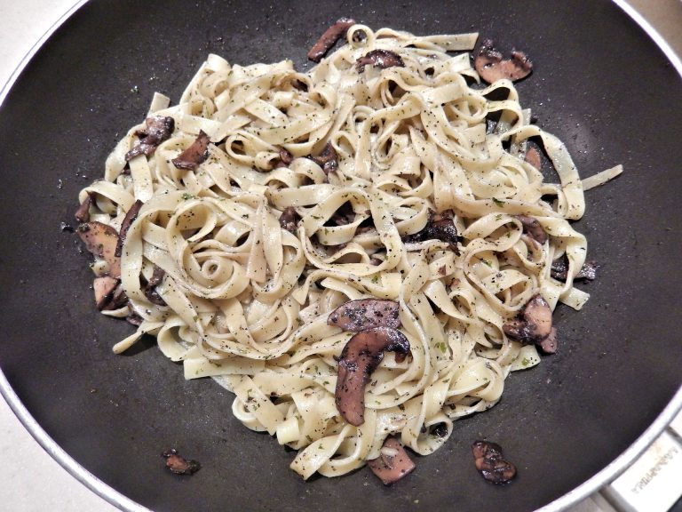 tagliatelle ai funghi porcini freschi senza panna