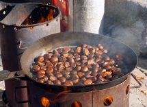 castagne arrosto in padella con sale grosso