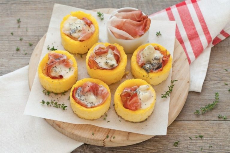 cestini di polenta gorgonzola e speck