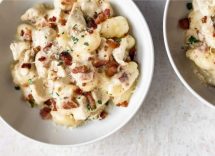 gnocchi con fonduta di formaggio e speck