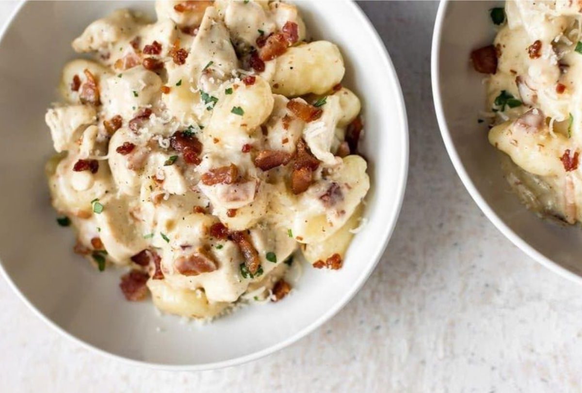 gnocchi con fonduta di formaggio e speck