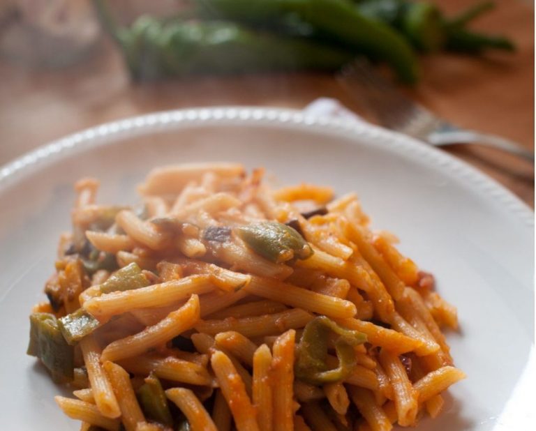 pasta con friggitelli e tonno