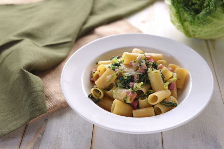 pasta con verza e pancetta al forno