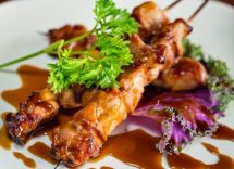 pollo yakitori con salsa teriyaki