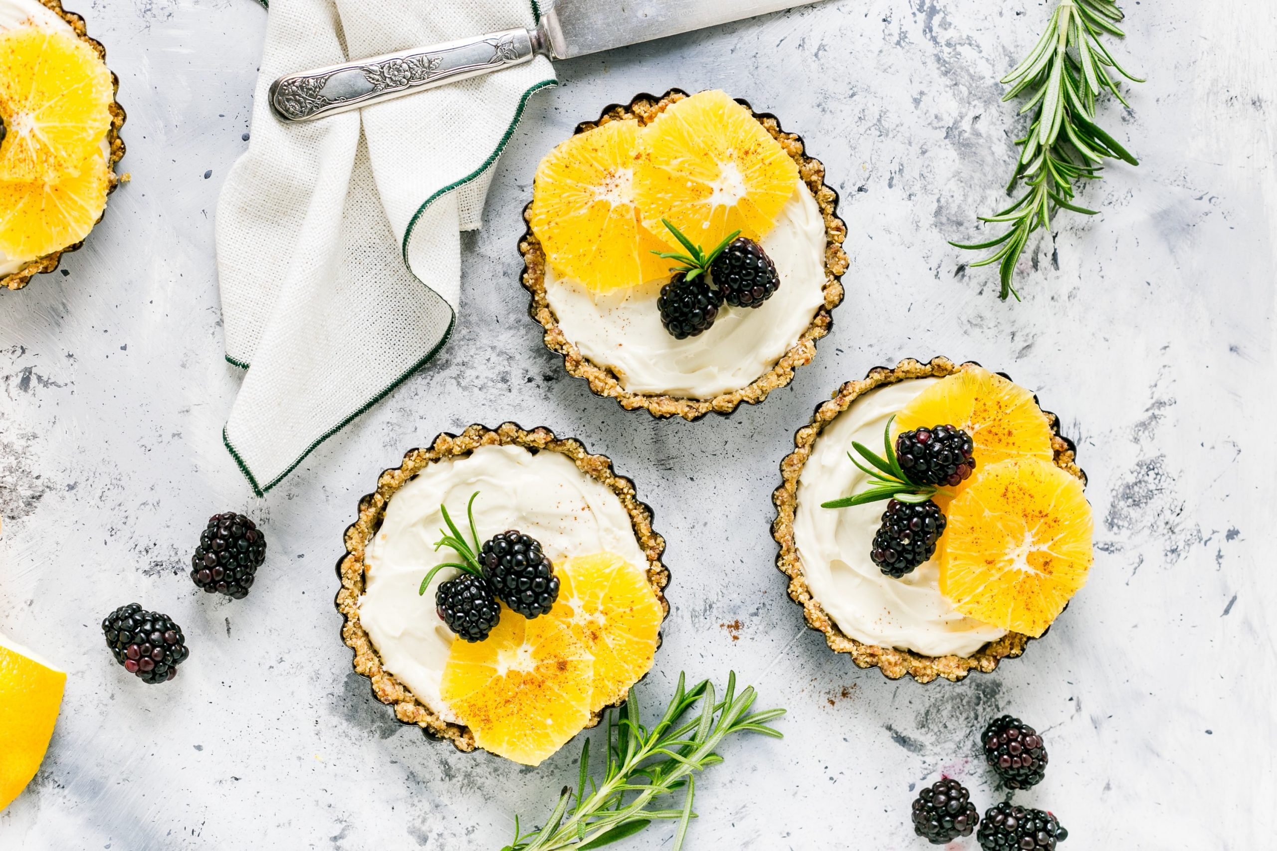 crostatine alle mandorle con crema alla birra