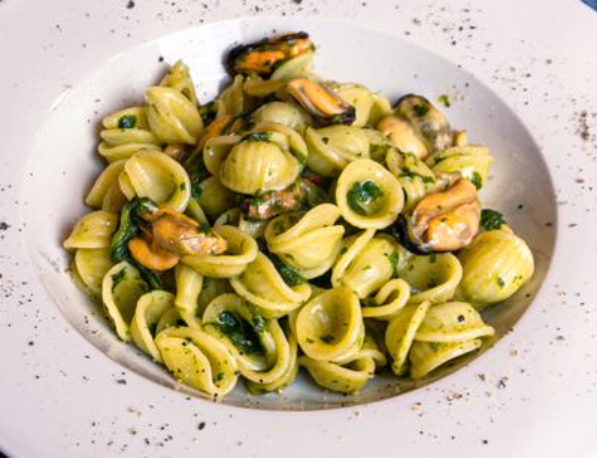 orecchiette con cime di rapa cozze e ricotta salata