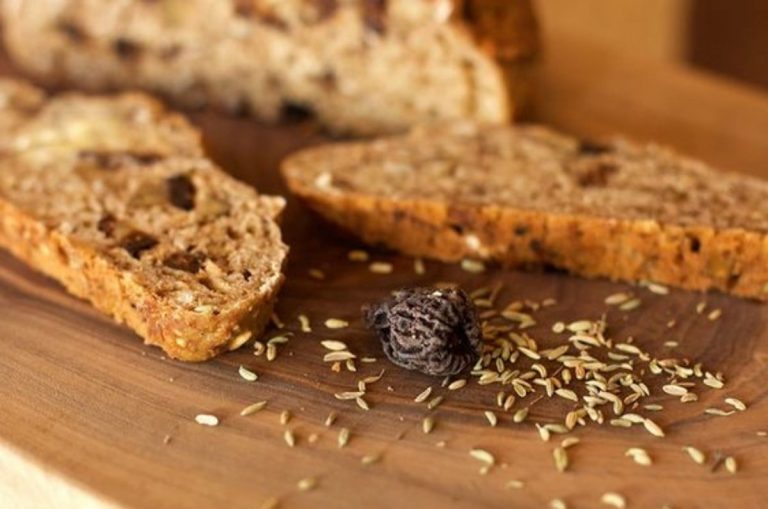 Pane con semi di finocchietto