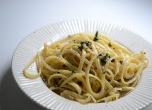 Spaghetti con bottarga di tonno in polvere e limone