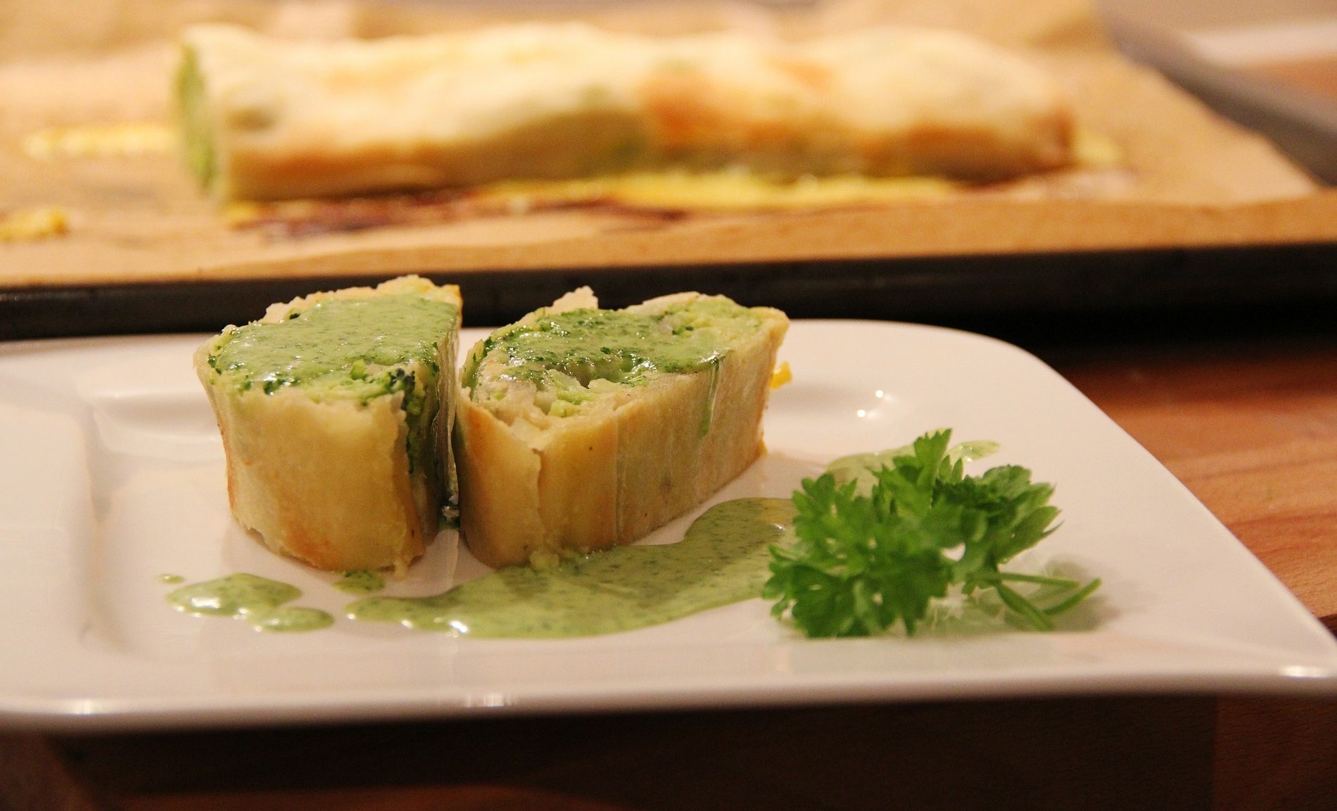 strudel salato con zucchine speck e asiago