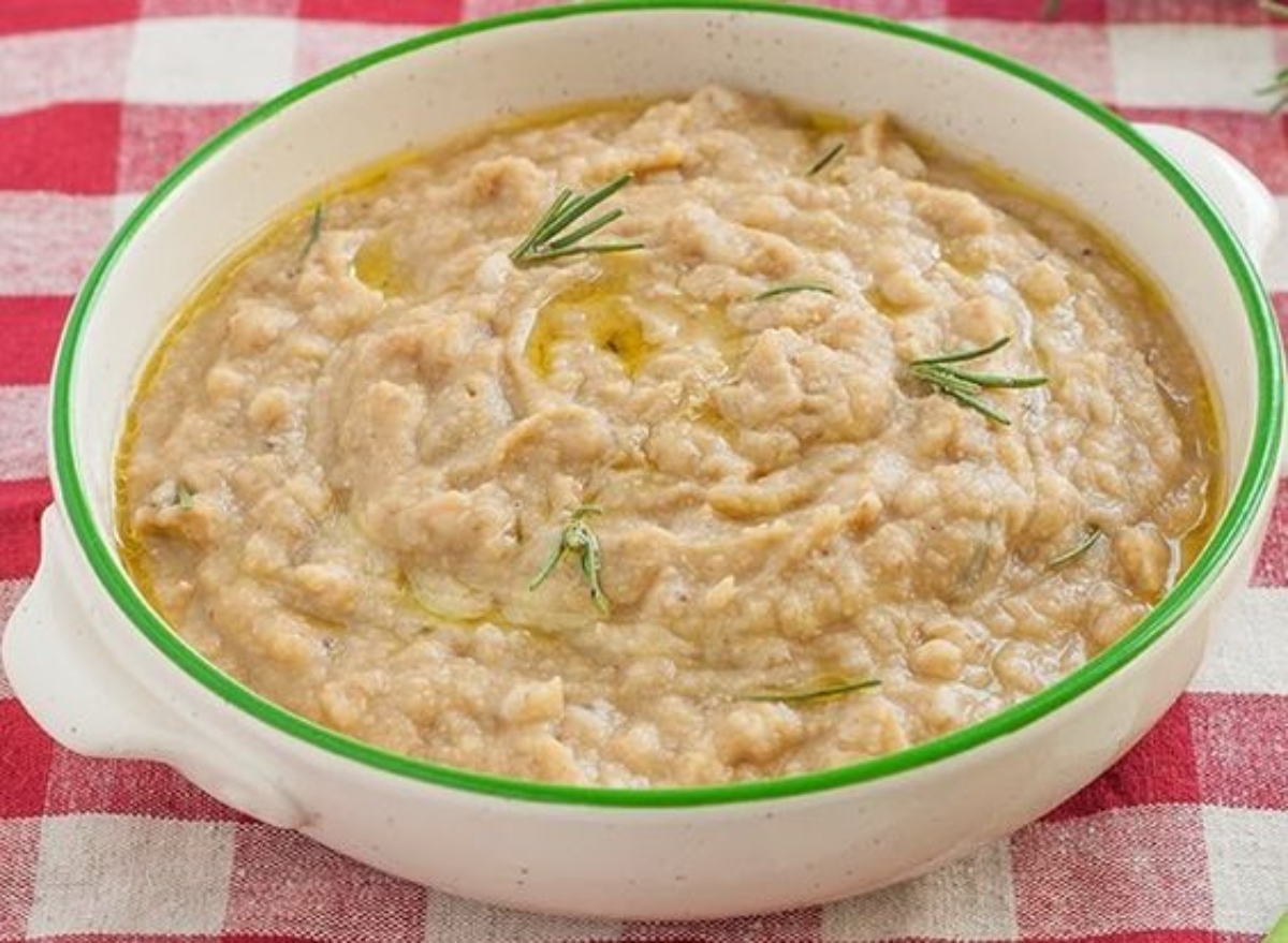 zuppa di cicerchie broccoli e pecorino