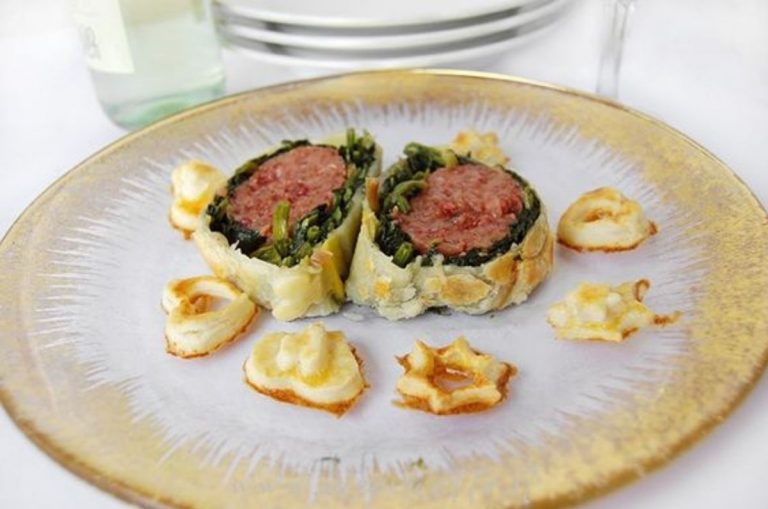 Cotechino in crosta con spinaci