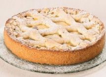 crostata con crema pasticcera e frutta secca