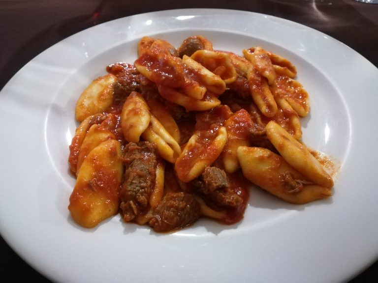 strascinati al ragù di carne