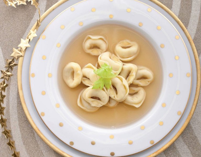 tortellini in brodo con funghi