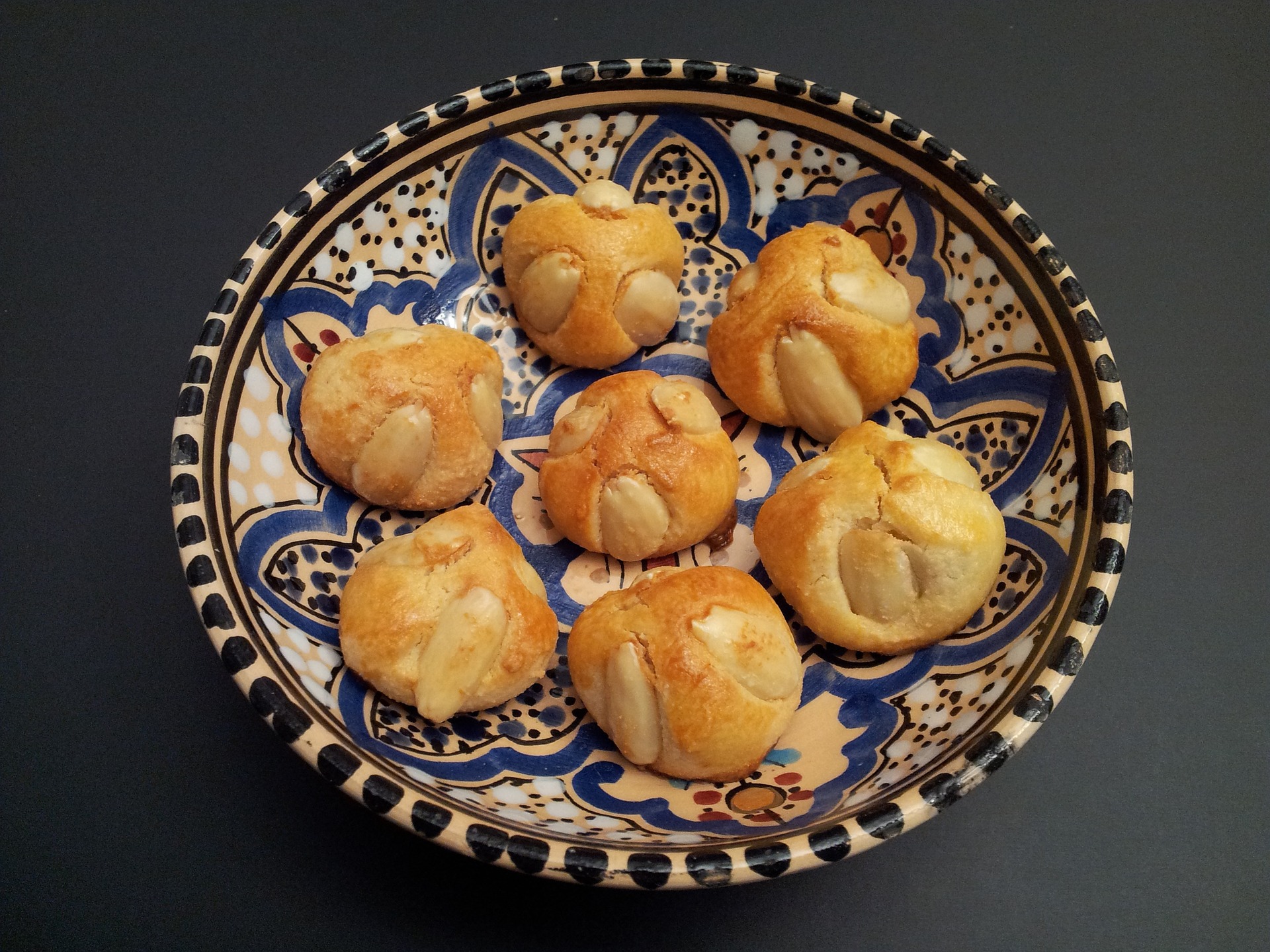 biscotti con albumi e mandorle senza zucchero