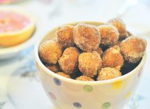 Dolci di carnevale fritti con il miele