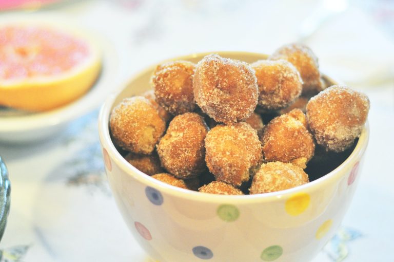 Dolci di carnevale fritti con il miele