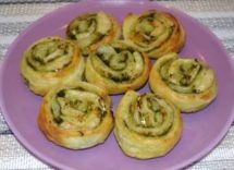 girelle di sfoglia con pesto e provola