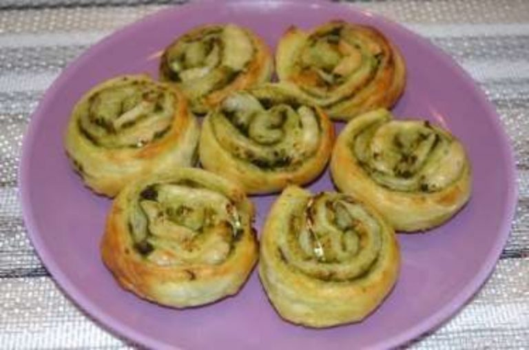 girelle di sfoglia con pesto e provola